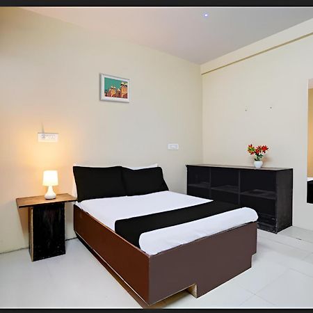 Selfie Rooms Surat Buitenkant foto