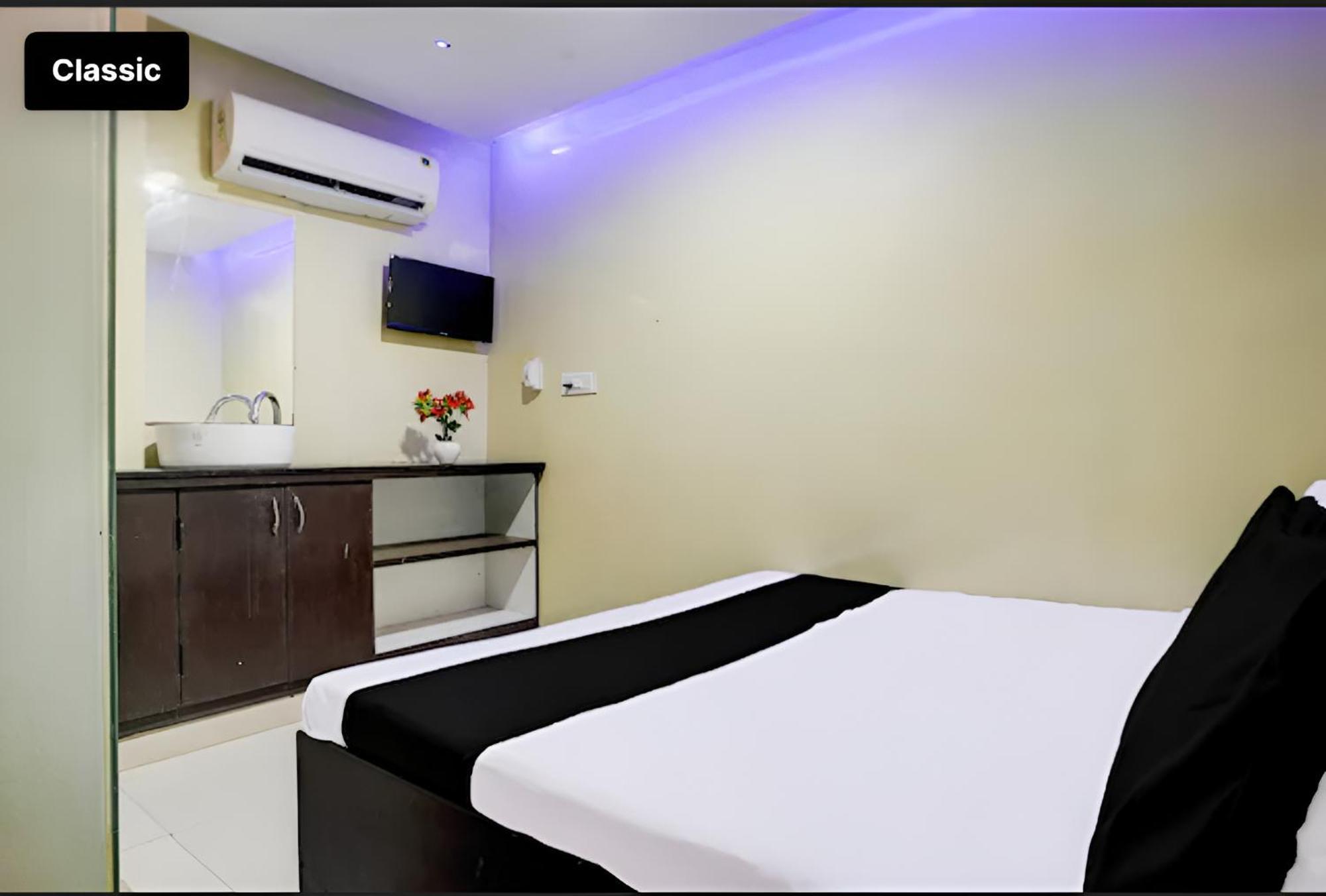 Selfie Rooms Surat Buitenkant foto