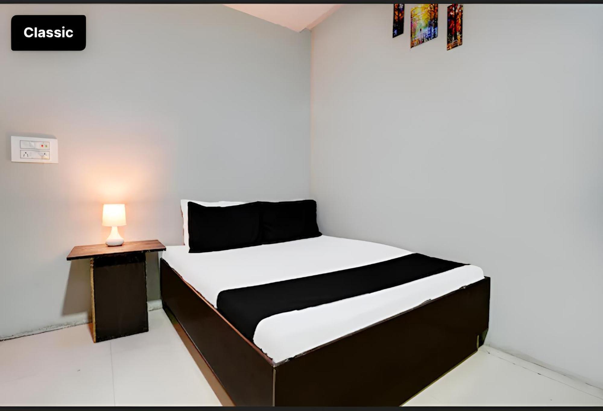 Selfie Rooms Surat Buitenkant foto